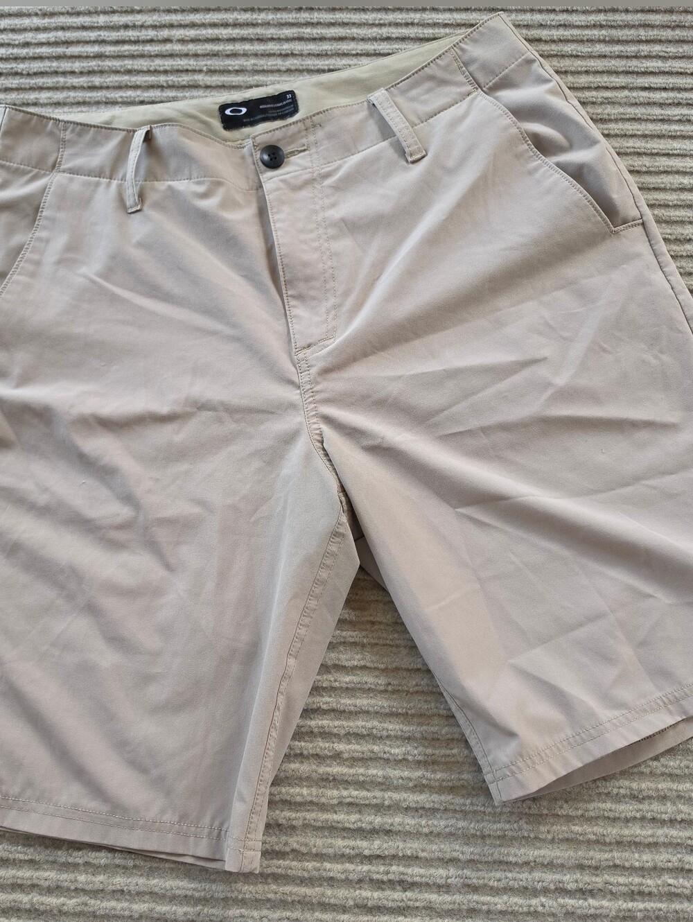 Oakley Men's Golf Shorts Performance Size 32 Khaki Tan 9.5" Inseam